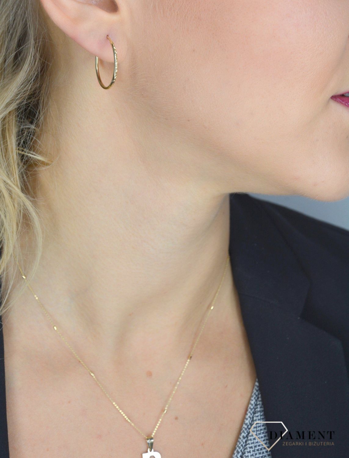 Złote kolczyki koła 333 cienkie grawerowane 2,4 cm KL 9823B 333.jpg